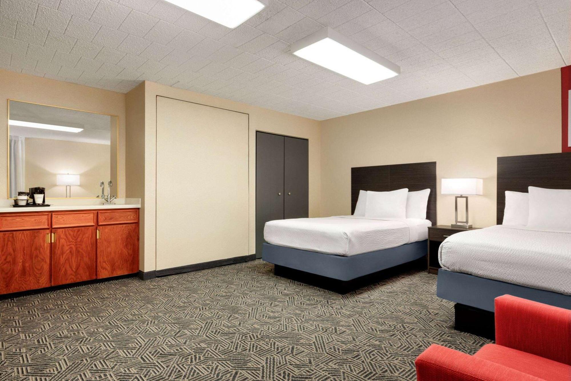 Hotel Ramada By Wyndham Alpena Exterior foto