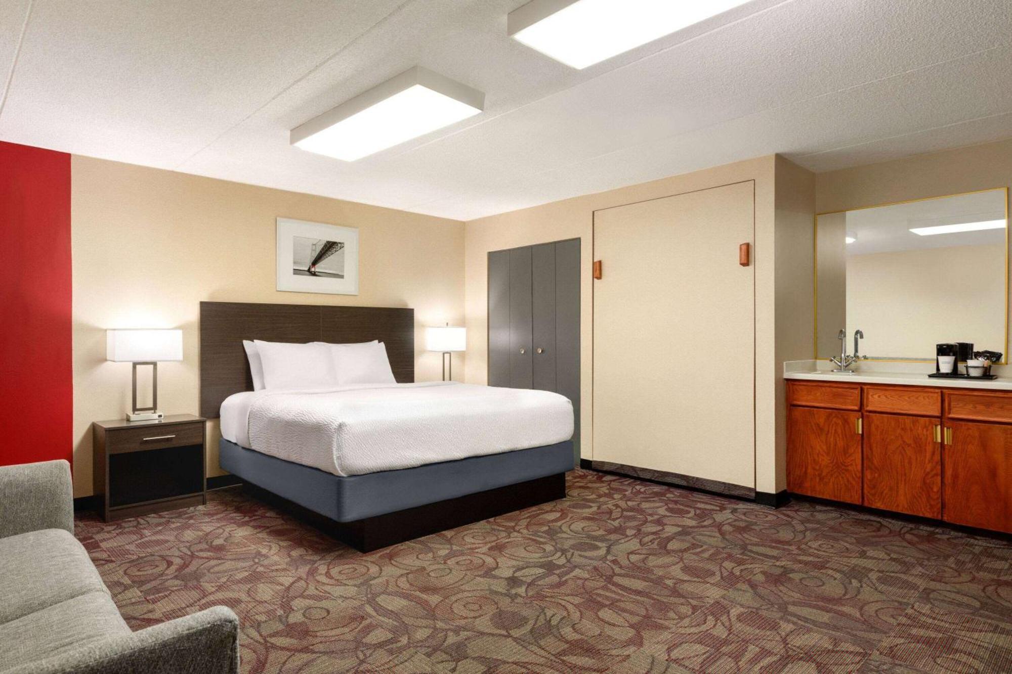 Hotel Ramada By Wyndham Alpena Exterior foto