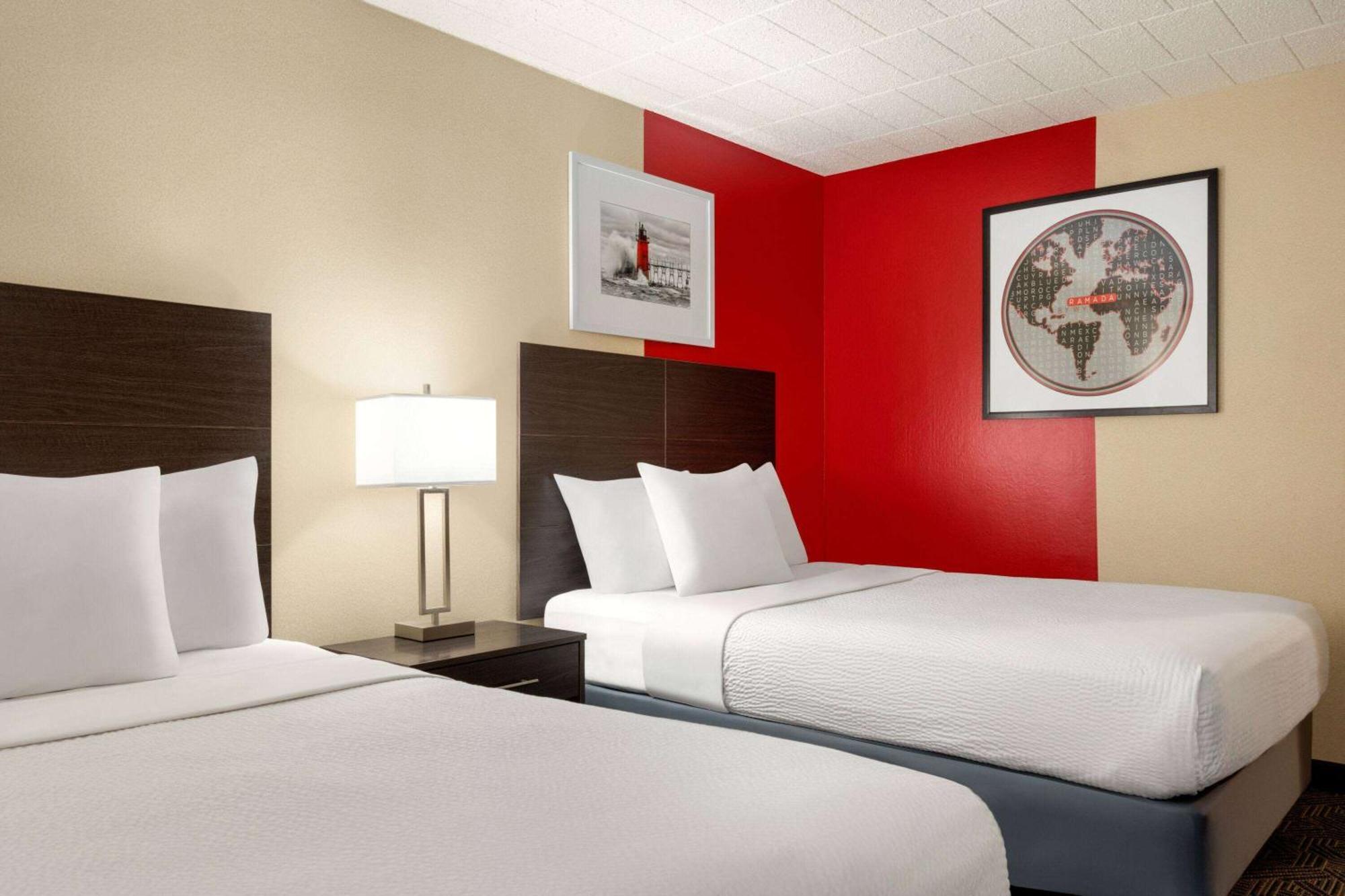 Hotel Ramada By Wyndham Alpena Exterior foto