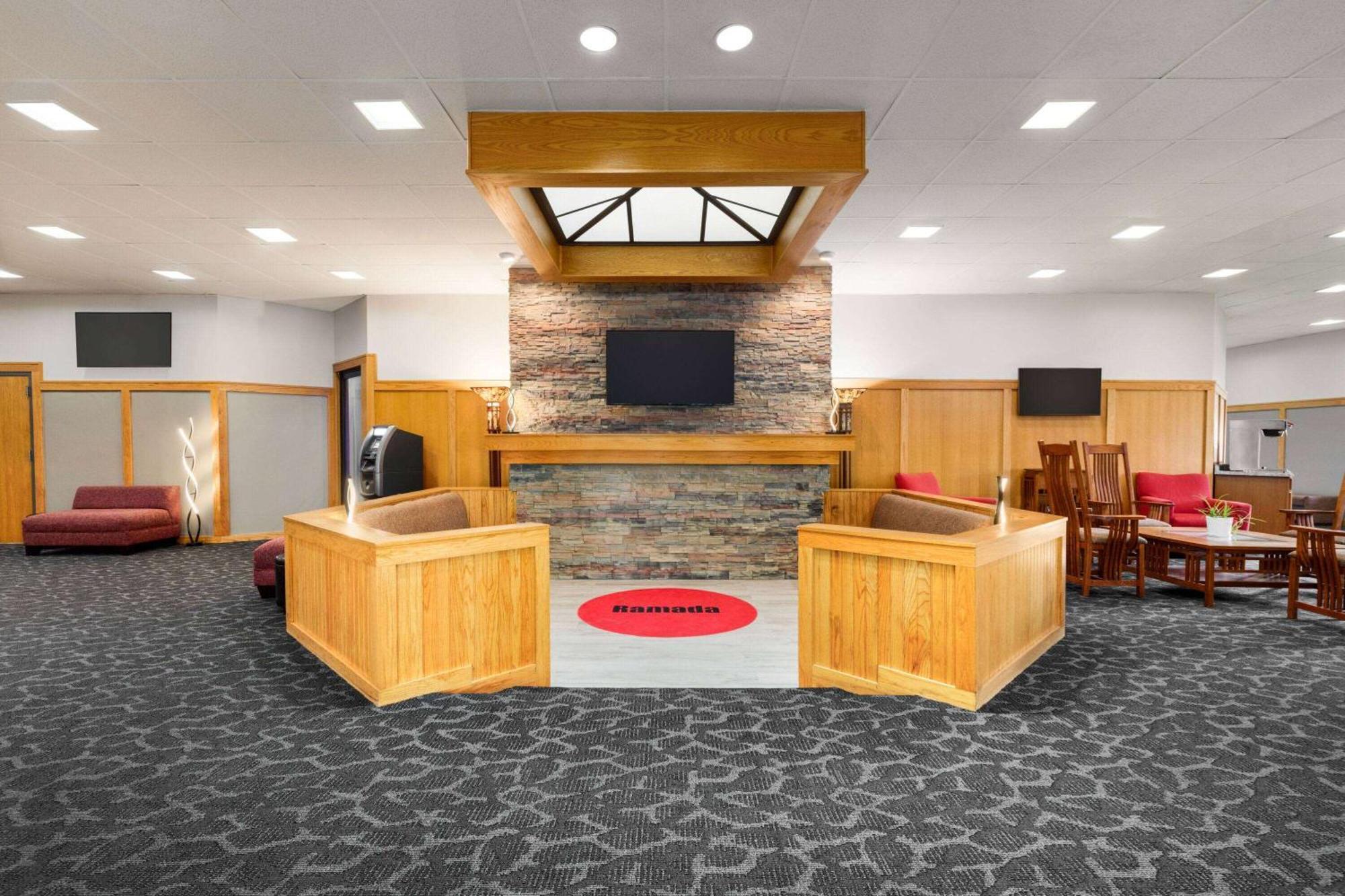 Hotel Ramada By Wyndham Alpena Exterior foto