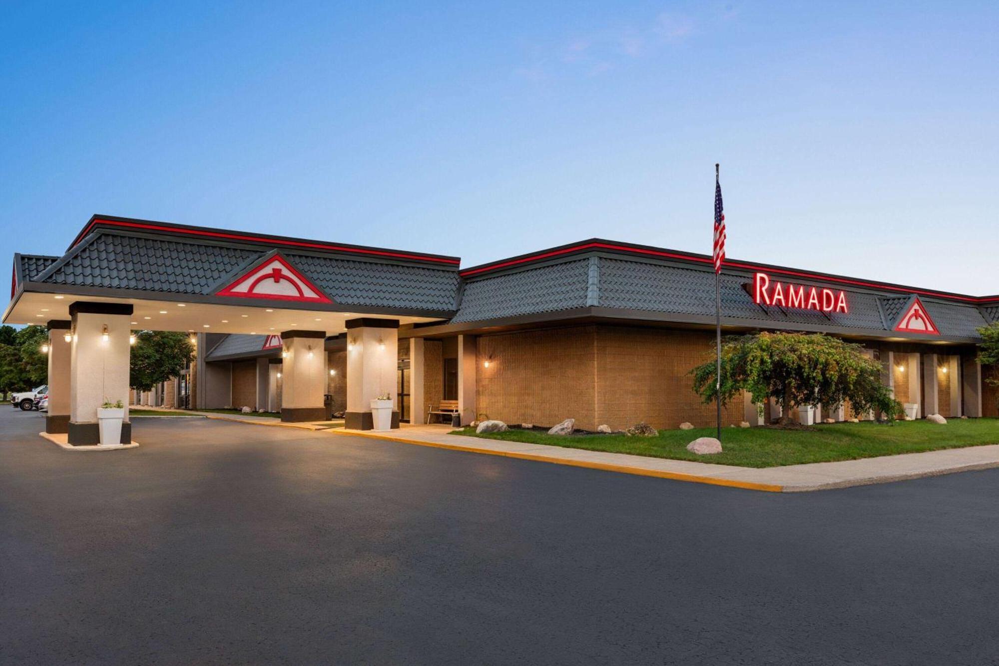 Hotel Ramada By Wyndham Alpena Exterior foto