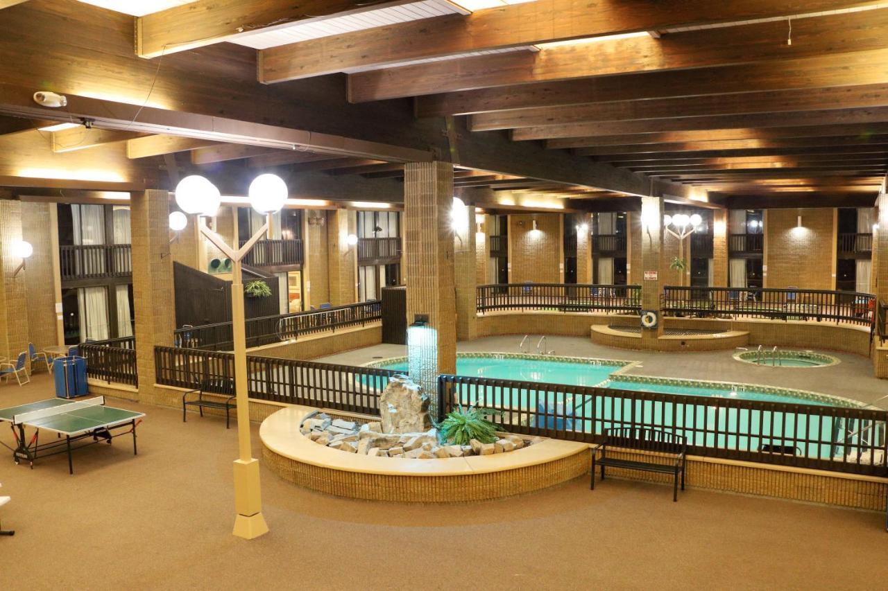 Hotel Ramada By Wyndham Alpena Exterior foto