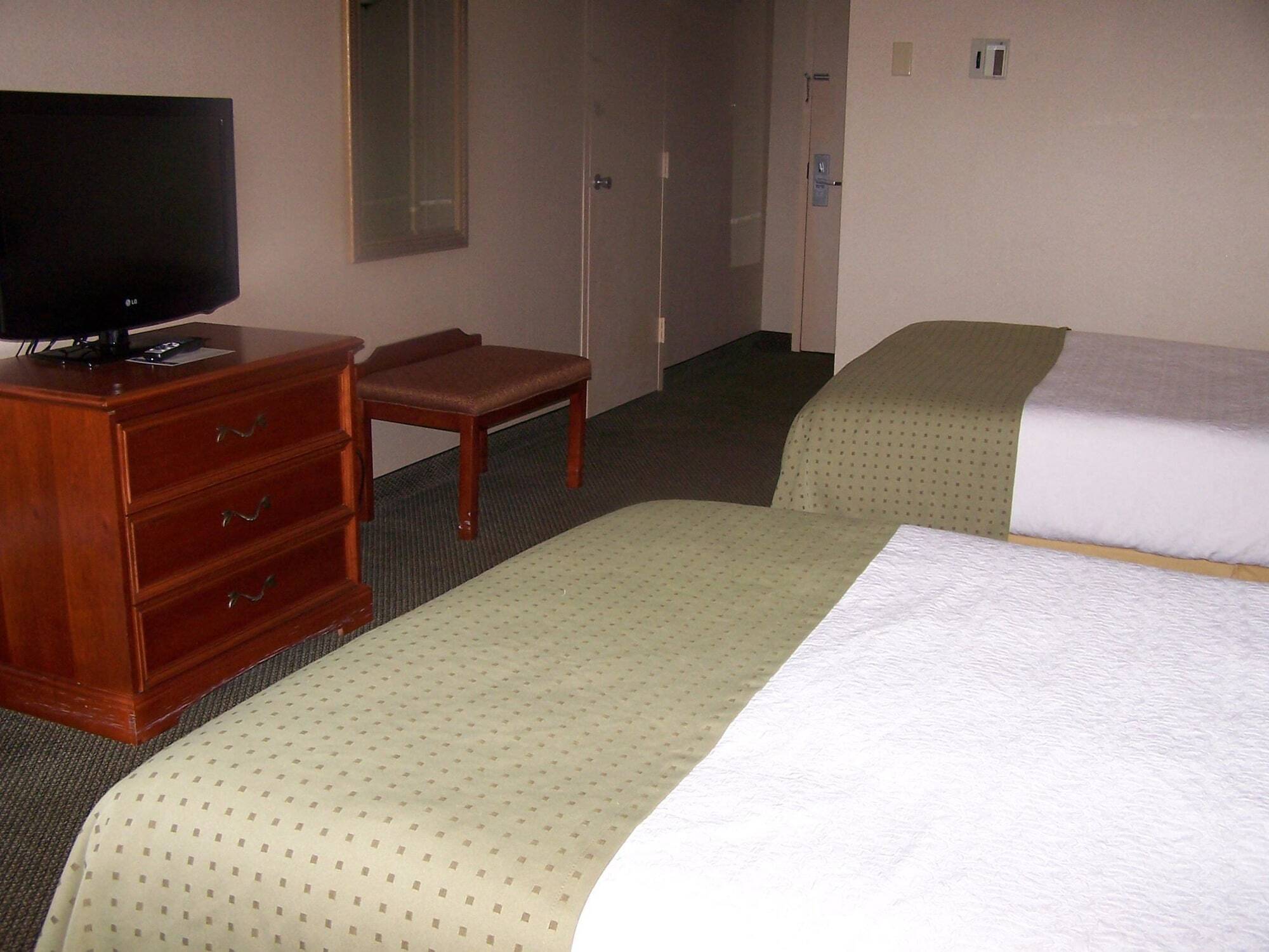 Hotel Ramada By Wyndham Alpena Exterior foto