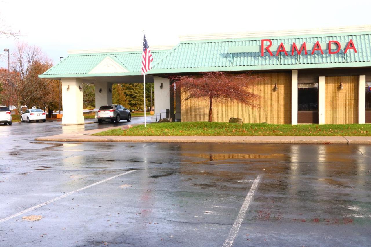 Hotel Ramada By Wyndham Alpena Exterior foto